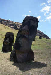 rano_raraku_moai2.jpg (30453 byte)